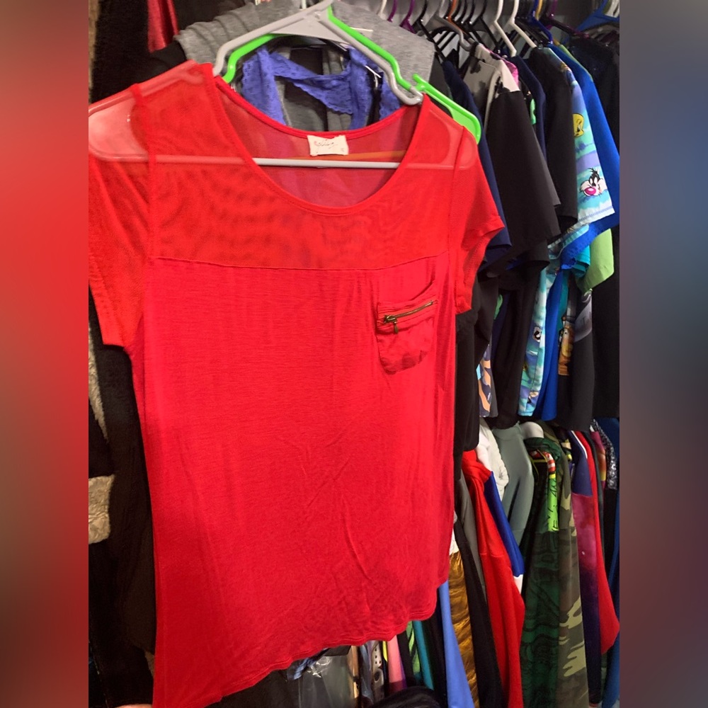 Red short sleeve top with pocket & zipper, mesh top size xl